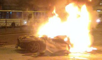 В Петербурге на Стачек взорвался автомобиль