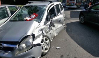 В ДТП с маршруткой на Тимуровской улице пострадали два человека