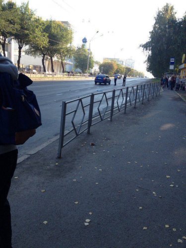 В Кемерове таксист сбил двух женщин на переходе.jpg