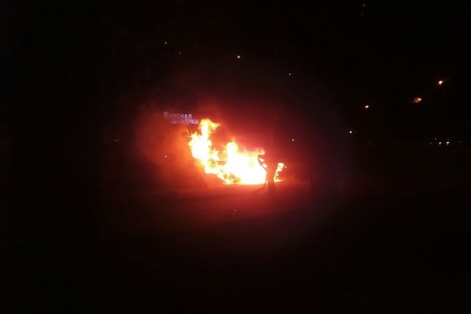 В Петербурге после ДТП выгорел Porsche (1).jpg