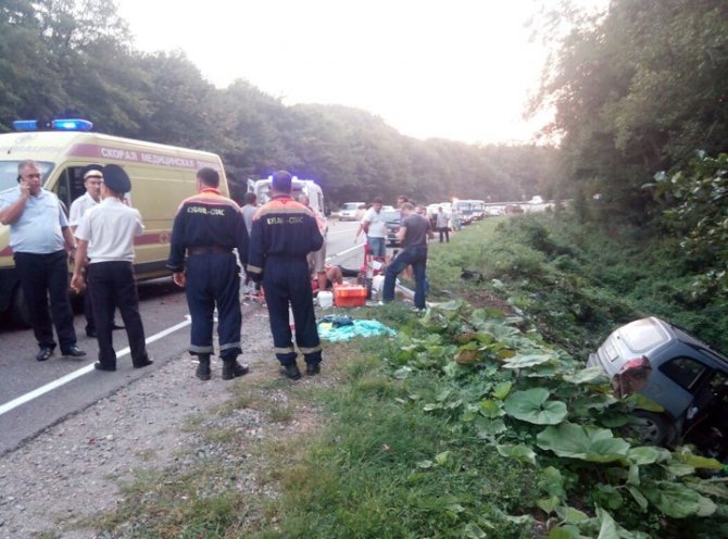 В ДТП на Кубани погиб человек и пятеро пострадали (2).jpg