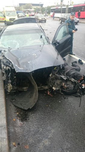В Петербурге на Бухаресткой после ДТП автомобиль сбил пешеходов (5).jpg