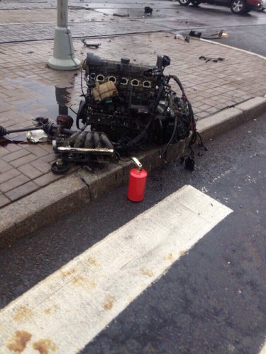 В Петербурге на Бухаресткой после ДТП автомобиль сбил пешеходов (1).jpg