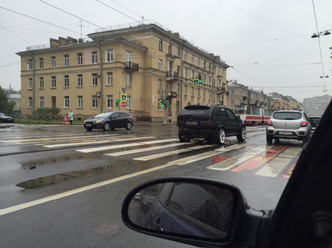 В ДТП на Среднеохтинском в Петербурге пострадал водитель (4).jpg