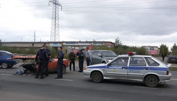В Череповце в ДТП ВАЗ разорвало пополам (2).jpg