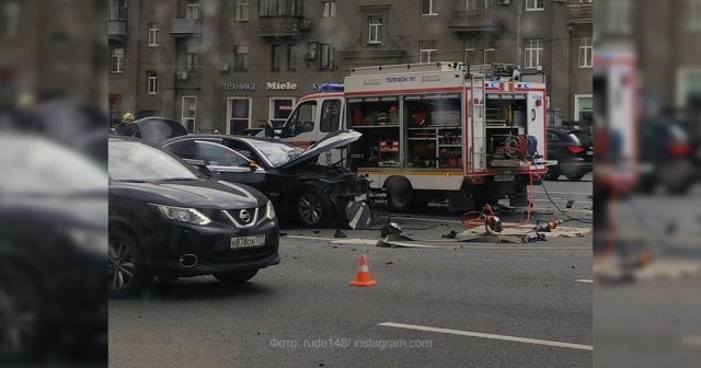 В ДТП на Кутузовском в Москве погиб человек (3).jpg