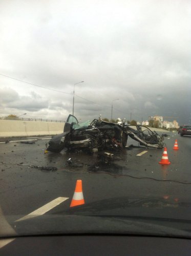 В Москве погиб водитель Audi, врезавшейся в отбойник (2).jpg