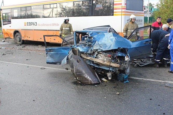 В Нижнем Тагиле с ДТП с автобусом погибла пассажирка ВАЗа (3).jpg