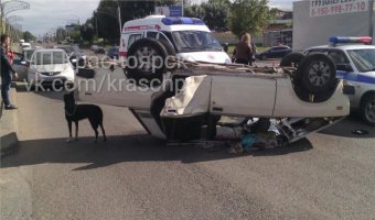 В Красноярске в ДТП перевернулся ВАЗ: погибла женщина