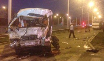 В ДТП с маршруткой и автобусом в Иркутске погиб человек