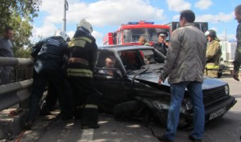 В Воронеже пассажиру автомобиля оторвало руку об отбойник, а водитель скрылся