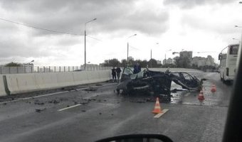 В Москве погиб водитель Audi, врезавшейся в отбойник