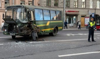 В Санкт-Петербурге произошло ДТП с военным автобусом