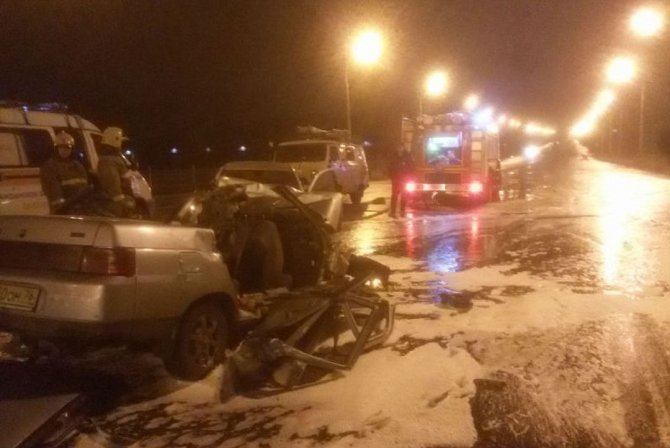 В ДТП на Добрынинском мосту в Ярославле погибли трое (1).jpg