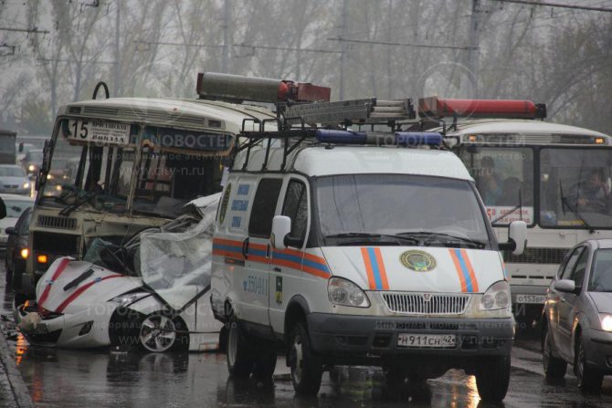 В Новокузнецке в ДТП с маршруткой погибли два человека из свадебного кортежа (5).jpg
