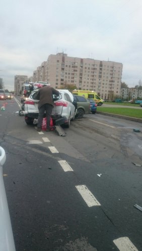 В Петербурге в ДТП на улице Лени Голикова пострадали женщина и годовалый ребенок (2).jpg