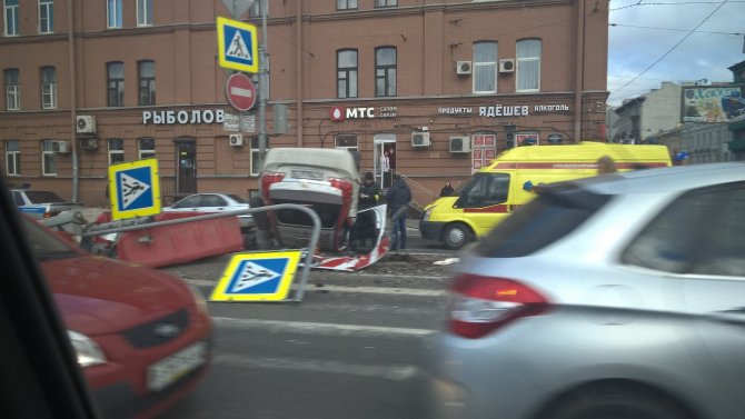В ДТП на Обводном в Петербурге пострадал ребенок (2).jpg