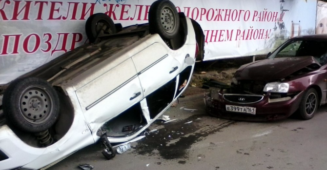 В Ростове после ДТП машины насмерть сбили женщину.png
