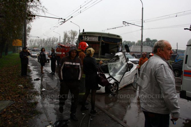 В Новокузнецке в ДТП с маршруткой погибли два человека из свадебного кортежа (6).jpg