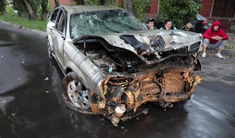 В центре Москвы автомобиль упал в реку