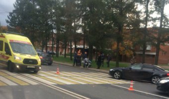 На Тореза в Петербурге мотоциклист сбил женщину с младенцем