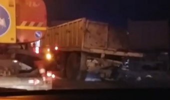 В ДТП с грузовиками на МКАД пострадал человек