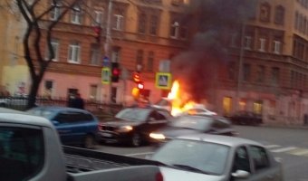 В центре Петербурга после ДТП загорелись «Газель» и такси