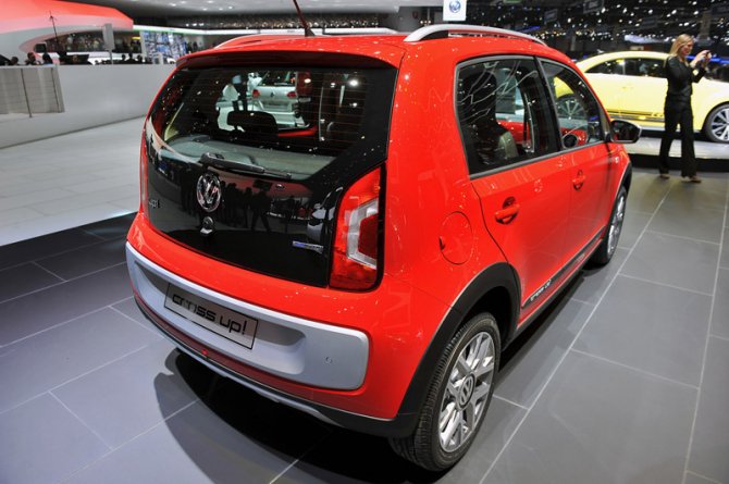 В Европе начался предзаказ на Volkswagen Cross Up (2).jpg