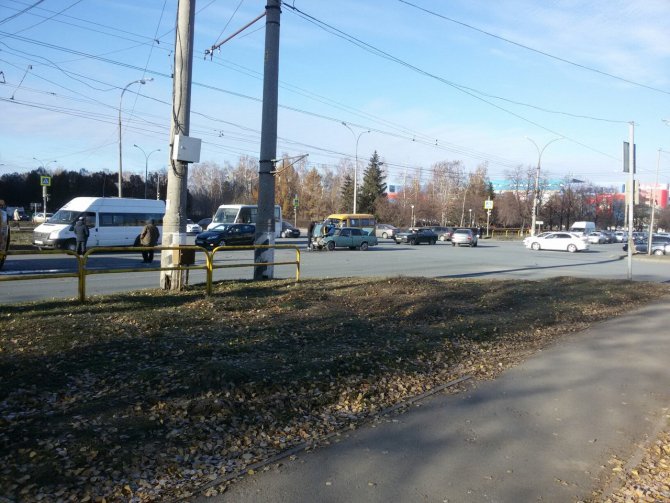 В Тольятти в ДТП с перевернувшейся маршруткой пострадали люди (4)