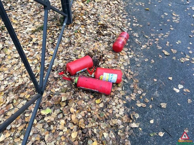 В Петербурге загорелся эвакуатор с автомобилем на нем (1)
