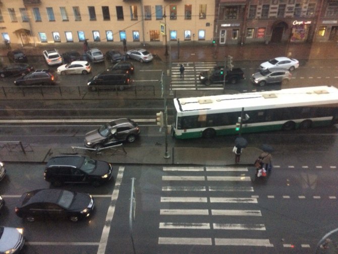 На Лиговском в Петербурге снова случилось ДТП с автобусом (1)