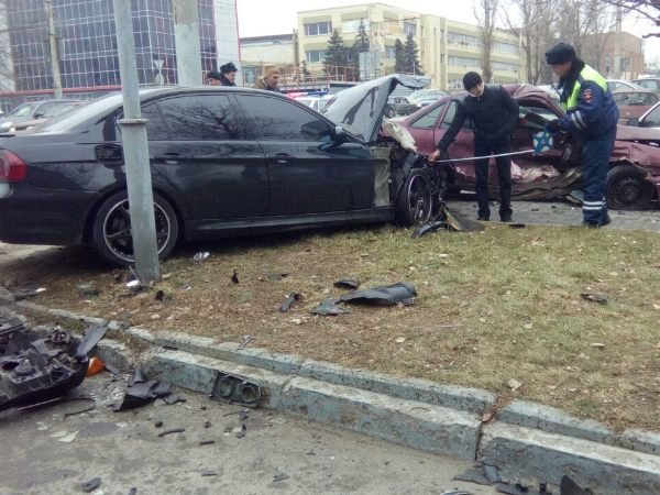 В Ростове в массовом ДТП пострадали два человека (1)