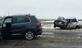 В лобовом ДТП под Астраханью погиб человек