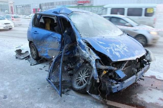 В Челябинске в лобовом ДТП погиб водитель иномарки (1)