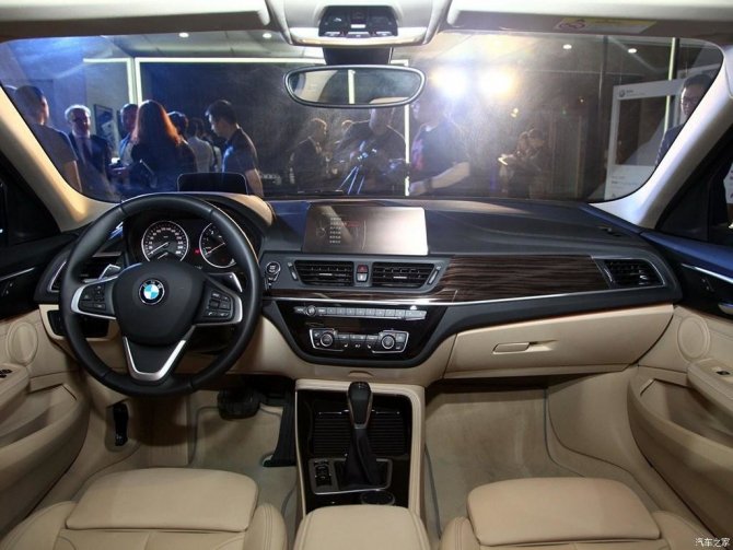 седан BMW 1-Series (21)