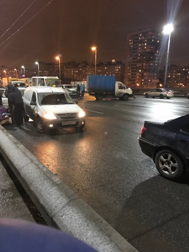 В массовом ДТП на Володарском мосту пострадали два человека (7)