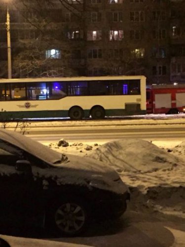 В Петербурге водитель автобуса почувствовал недомогание и спровоцировал ДТП (2)