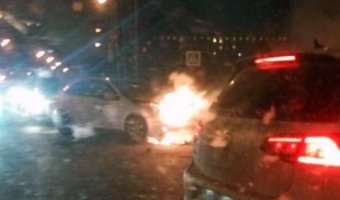На юге Москвы автомобиль Chevrolet загорелся после ДТП