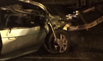 В Петербурге легковушка залетела под фуру