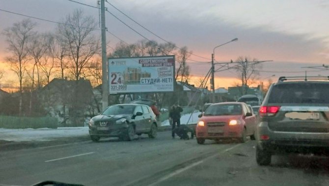 В массовом ДТП на Санкт-Петербургском шоссе пострадали люди (2)