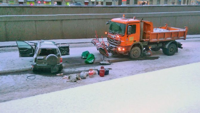 В ДТП со снегоуборочной машиной в Петербурге погибли две женщины (1)