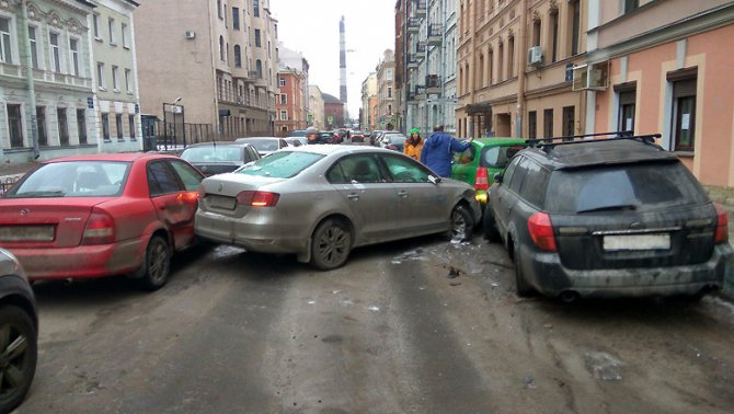 В Петербурге пьяный водитель протаранил несколько автомобилей (1)