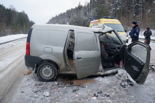 В ДТП на Серовском тракте погибли два человека (4)