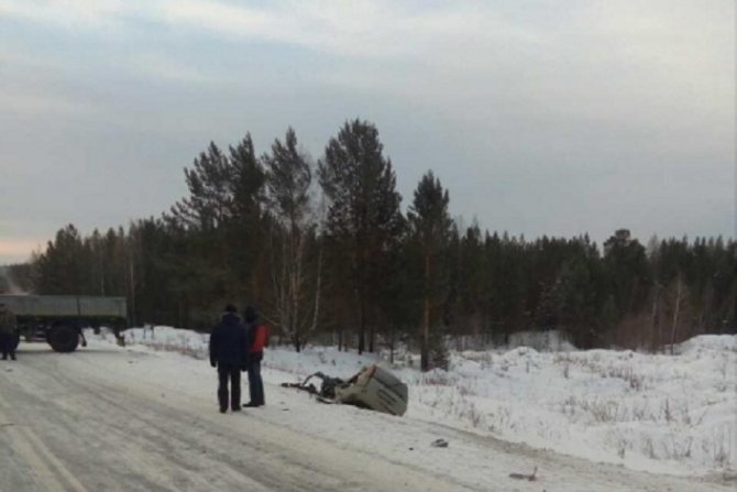 Два человека погибли в ДТП с грузовиками в Иркутской области (4)