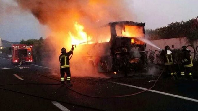 В Италии автобус с подростками попал в ДТП погибли 16 человек (1)