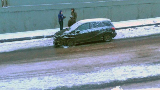 В ДТП со снегоуборочной машиной в Петербурге погибли две женщины (2)