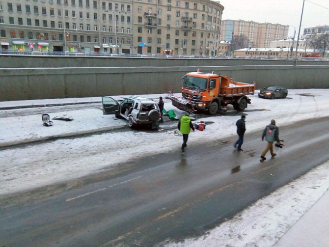 В ДТП со снегоуборочной машиной в Петербурге погибли две женщины (3)