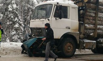 В ДТП с лесовозом в Перми погибли два человека