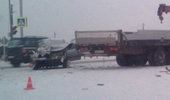 В Хомутово проезжающий мимо водитель спас двух человек из горящей машины