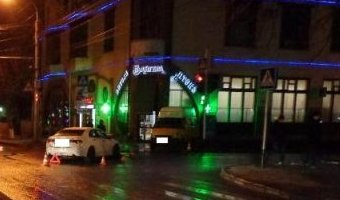 В Ставрополе автомобиль протаранил историческое здание